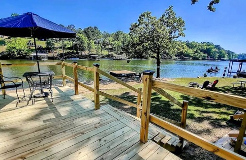 Mid America Cottage | Pet Friendly Large One Bedroom Cottage (#4) At The Water's Edge