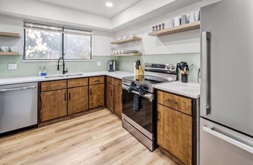 Jacksonville House | Pet-Friendly Retreat near Shops and Eats