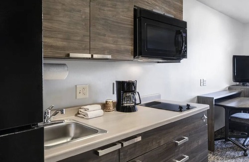 Pooler Hotel | Pet-Friendly Room w/Kitchen, Free Parking, Breakfast Available