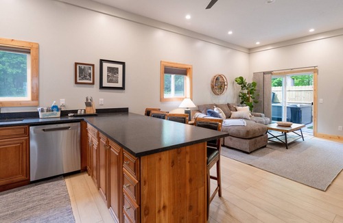 Saugatuck Cottage | Pet-Friendly Saugatuck Cottage | Hot Tub Fire Pit Dog Park