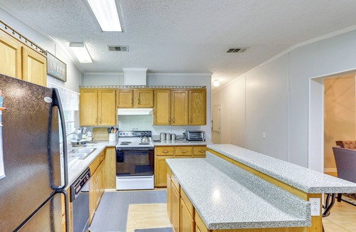 Milledgeville Cottage | Pet-friendly Sparta Retreat: Porches & Fire Pit!