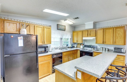 Milledgeville Cottage | Pet-friendly Sparta Retreat: Porches & Fire Pit!