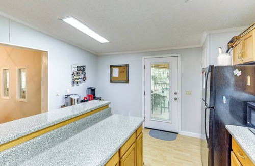 Milledgeville Cottage | Pet-friendly Sparta Retreat: Porches & Fire Pit!