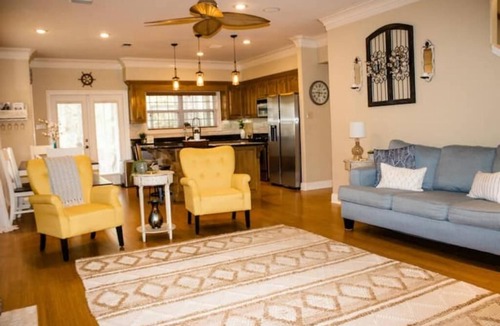 Dauphin Island House | Pet Friendly Tranquil Cottage with Fire-Pit & Hot-Tub MINUTES from beaches.