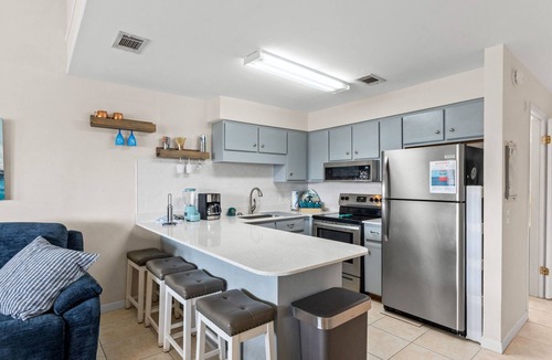 El Centro Beach Condo | Pet-Friendly 2BR | Walk to the Beach | Pool