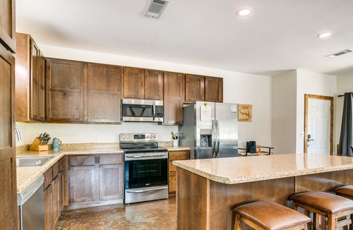 Diamond City Condo | Pet-Friendly Vacation Rental Near Bull Shoals Lake