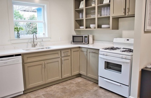 Laurel House | Pet Friendly, Walk to Park and Historic District