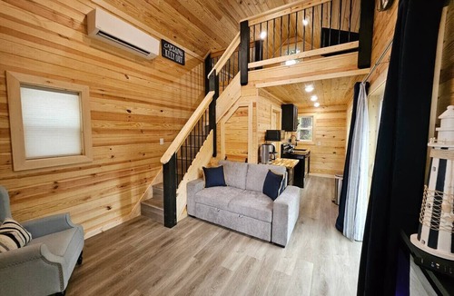 Lampe Cabin | Pine Ridge Tiny Cabin with Private Hot tub!