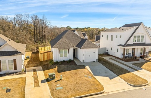 Auburn House | Piper on the Plains: Near Auburn Campus