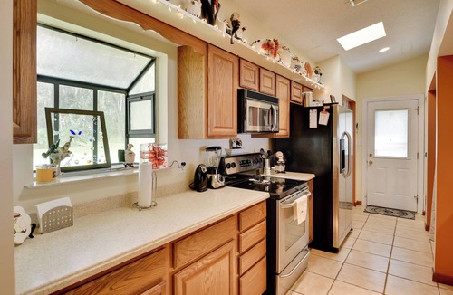 Welaka House | 'Pirate Cove' Home in Welaka: Dock & River Access!