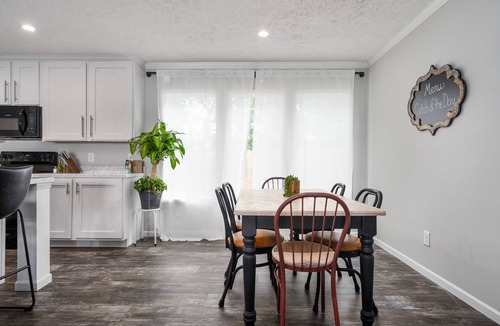 Shelby House | PJinx and Grace Peaceful Lake front 3BR/2ba