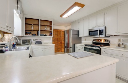 Griffin House | Playground & Grill: Pet-Friendly Griffin Getaway!