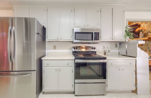 Griffin Cottage | Playground & Grill: Pet-friendly Griffin Getaway!