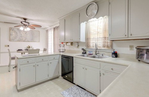 Griffin Cottage | Playground & Grill: Pet-friendly Griffin Getaway!