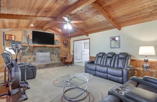 Griffin House | Playground & Grill: Pet-Friendly Griffin Getaway!
