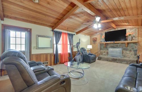Griffin House | Playground & Grill: Pet-Friendly Griffin Getaway!