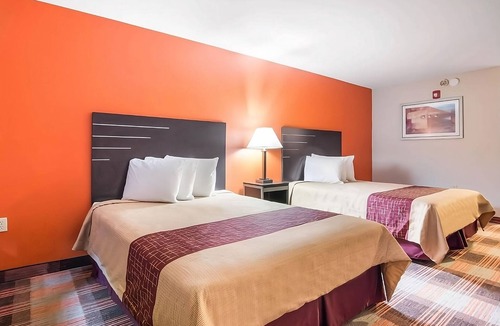 Mableton Hotel | Pleasant Stay at an Affordable Rate! Near Mable House Barnes Amphitheatre