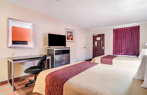 Mableton Hotel | Pleasant Stay at an Affordable Rate! Near Mable House Barnes Amphitheatre