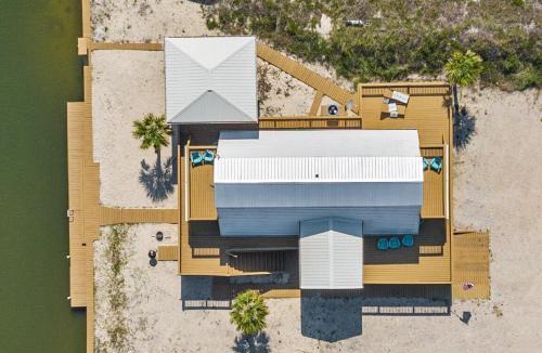 Silver Cay House | Point Breeze Waterfront Beach Cottage