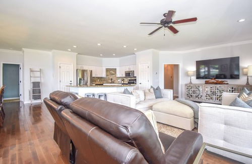 Dadeville House | Point Of View by Lake Martin Vibe w/400+ft of waterfront & sleeps 10!