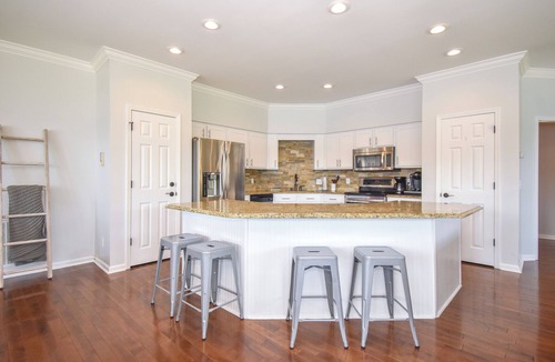 Dadeville House | Point Of View by Lake Martin Vibe w/400+ft of waterfront & sleeps 10!