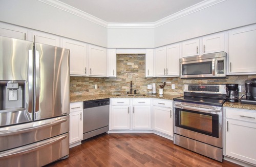Dadeville House | Point Of View by Lake Martin Vibe w/400+ft of waterfront & sleeps 10!