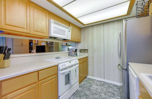 Welaka Condo | Pool Access & Lanai! Welaka Condo on St Johns