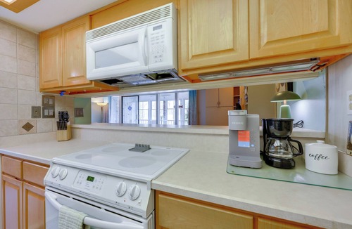 Welaka Condo | Pool Access & Lanai! Welaka Condo on St Johns