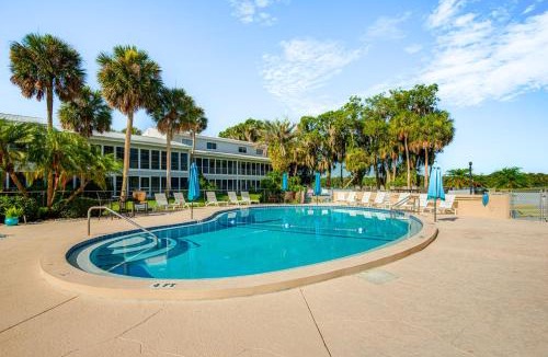 Welaka House | Pool Access & Lanai! Welaka Condo on St Johns