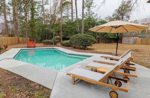 Valdosta House | Pool Home w/King Beds, 4 TVs & Large Backyard