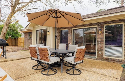 Valdosta House | Pool Home w/King Beds, 4 TVs & Large Backyard