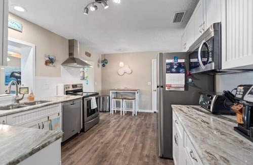 St. Augustine House | Pool, Hot Tub, Enclosed Patio, Close to Everything-A Million Memories