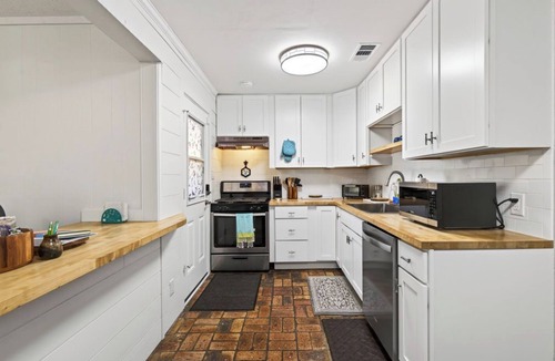 Long Beach House | POOL HOT TUB! Entertainment & Location- Something for Everyone!