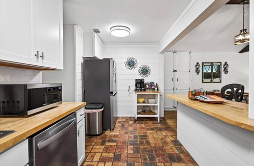 Long Beach House | POOL HOT TUB! Entertainment & Location- Something for Everyone!