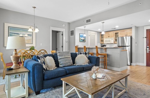 Baytowne Wharf Condo | Poolside 2BR Condo at Baytowne Wharf! GOLF CART to Beach, Pool, Hot Tub, Tram