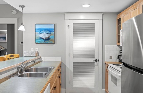 Baytowne Wharf Condo | Poolside 2BR Condo at Baytowne Wharf! GOLF CART to Beach, Pool, Hot Tub, Tram