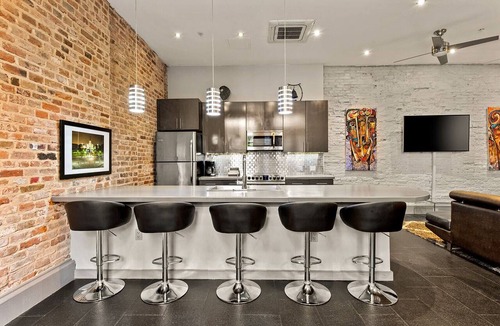 Central Business District Condo | Poolside Condo w Hot Tubs, Grill Near French Qtr, Great for Families & Groups