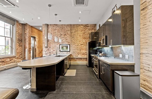Central Business District Condo | Poolside Condo w Hot Tubs, Grill Near French Qtr, Great for Families & Groups