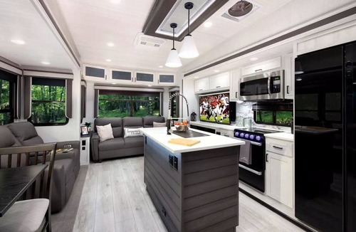 Oviedo House | Poppop's Rambler -Luxury Living w/King, Sofa Sleeper. Delivered & Setup for You