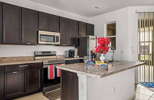 Davenport House | Port Mickey- Chic Family Home, 25 Min to Disney