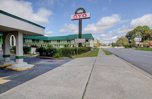 Douglas Apartment | Premium King Bed|Douglas GA