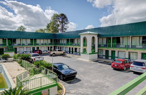 Douglas Apartment | Premium King Bed|Douglas GA