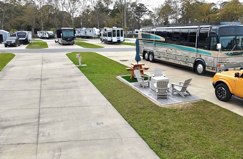 Oak RV Rental | Premium Pull-Thru RV Pad #41 - Fire Pit, Pool & Beaches
