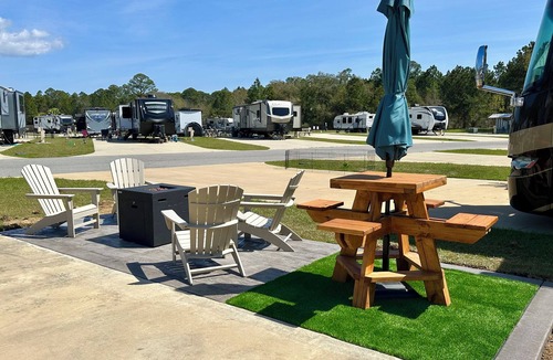 Oak RV Rental | Premium Pull-Thru RV Pad #41 - Fire Pit, Pool & Beaches