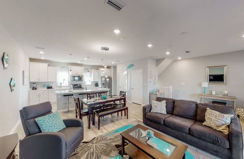 Ono Island Villa | Pretty townhome with pools & hot tub - less than half-mile to beach