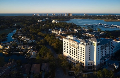 Baytowne Wharf Apartment | Prime Location! 2 Relaxing Units, w/ Pool, Pets Allowed, Near Dune Allen Beach!