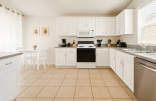Indian Wells Apartment | Prime Location! 3BD/2BA Villa