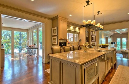 Metairie House | Privacy & Security: Gated Mansion in Exclusive Nola Neighborhood