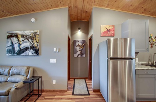 Interlochen Condo | Privat Hot Tub! Sleeps 6 *Traverse City *Sleeping Bear Dunes