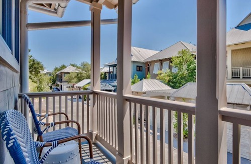Rosemary Beach Cottage | PRIVATE BEACH/POOL ACCESS-Cozy Getaway Retreat For Two with Two Bikes